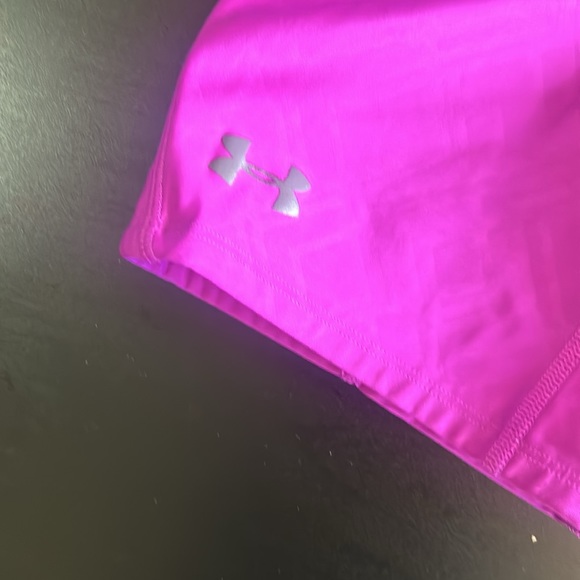 Woman’s purple UNDER ARMOUR Lightly padded compression shorts Medium - Picture 3 of 5